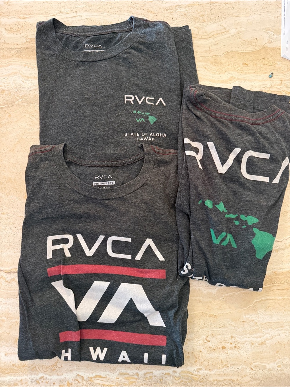 3 pack RVCA Men’s Charcoal Gray Short-Sleeve Graphic Tee with HAWAII designs